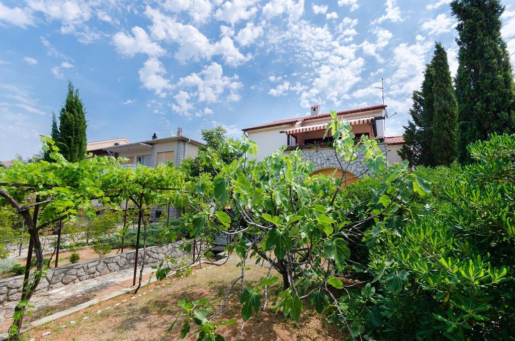 Apartment Bozena Punat Esterno foto