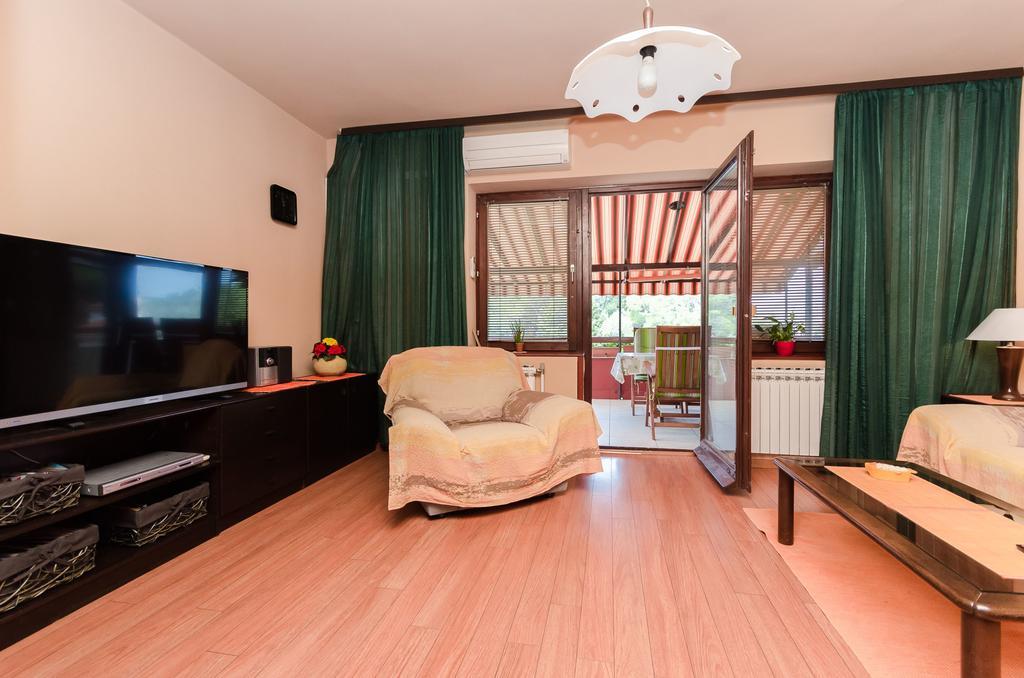 Apartment Bozena Punat Esterno foto
