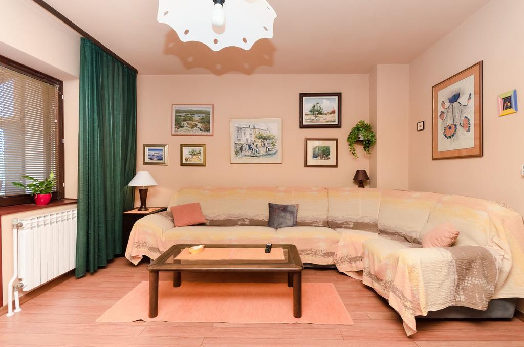 Apartment Bozena Punat Esterno foto